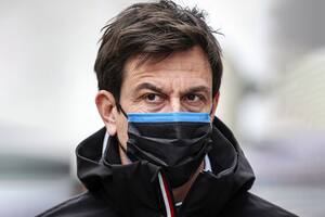 Toto Wolff evalúa los movimientos de Red Bull e intenta asegurar la fidelidad de su "tropa" en Mercedes