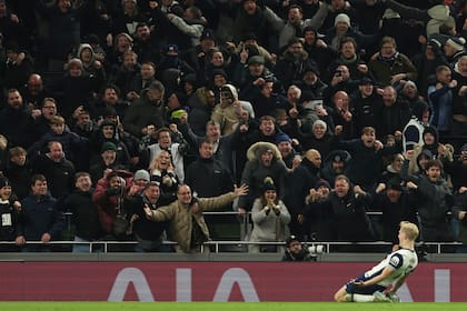 Tottenham vence 1-0 a Liverpool en semifinales de Copa inglesa tras lesión de Bentancur