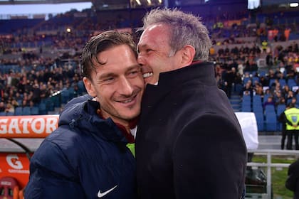 Totti se tomó unos momentos para recordar a Mihajlovic, quien murió de leucemia el 16 de diciembre del 2022 a los 53 años