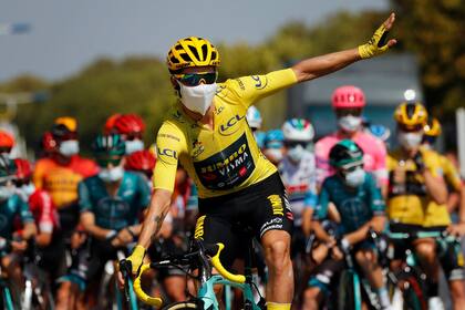 Primoz Roglic mantiene la punta del Tour de Francia a dos etapas del final
