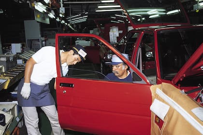 Toyota alcanzó una producción acumulada global de 300 millones de autos en 88 años