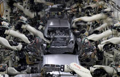Toyota confió en proveedores ubicados cerca de su base en Japón, logrando que la compañía sea menos susceptible de sufrir algún problema en la cadena de suministro