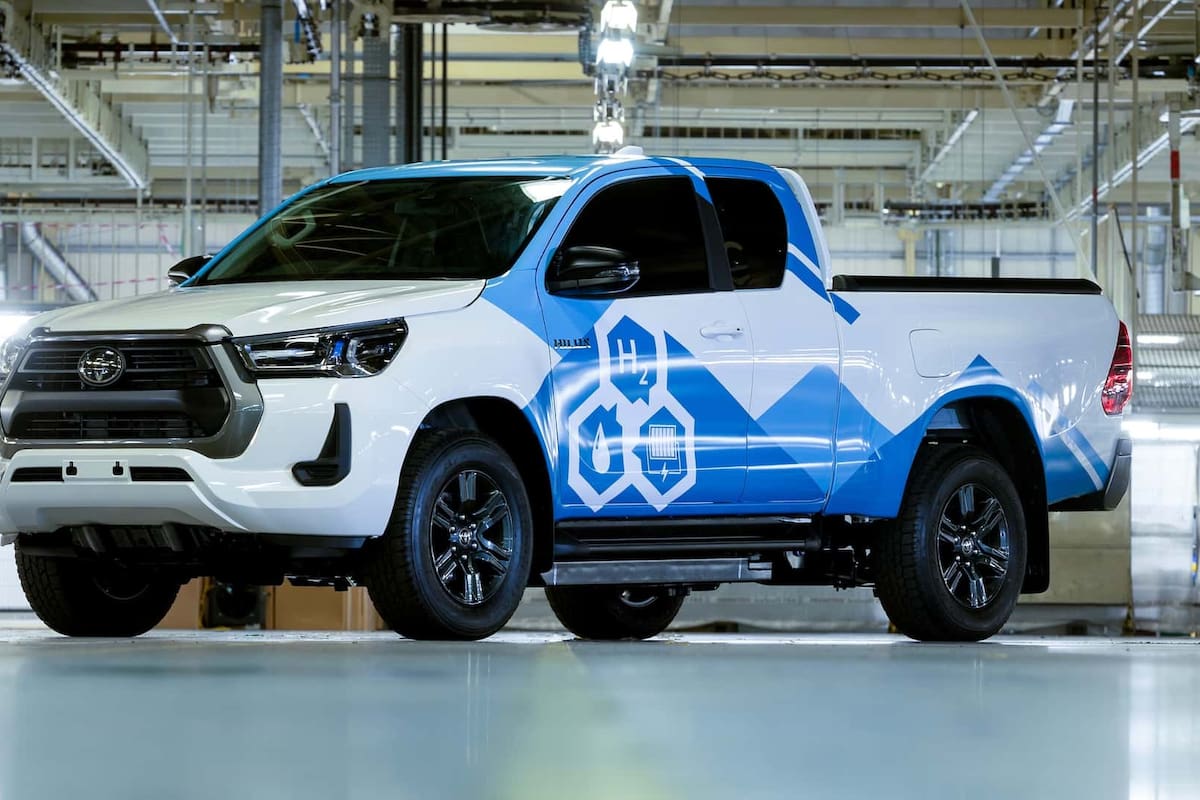 Toyota empezó a producir una Hilux a hidrógeno que se comercializará en Inglaterra