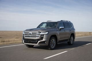 Toyota presentó en la Argentina el nuevo Land Cruiser 300: llega en dos versiones, una de ellas inédita