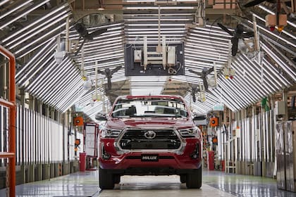 Toyota trabaja en su planta de Zárate a tres turnos