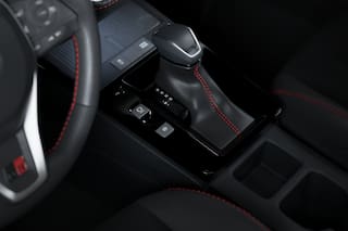 Toyota diseñó un sistema para que un auto eléctrico se pare como uno manual cuando se pasa mal un cambio