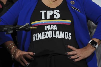TPS es un beneficio temporal que no conduce al estatus de residente permanente legal ni confiere ningún otro estatus migratorio; sin embargo, ayudaba a ciudadanos venezolanos a vivir en EE.UU. de manera legal