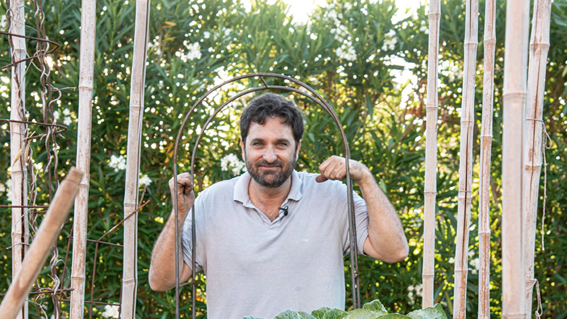 Trabajaba en una petrolera y ahora comparte su vocación por las plantas en YouTube