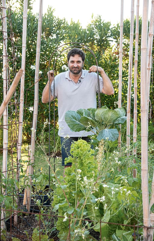 Trabajaba en una petrolera y ahora comparte su vocación por las plantas en YouTube