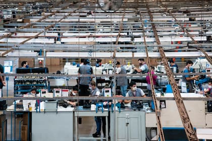 Trabajadores de la planta de Dass en Eldorado, Misiones.