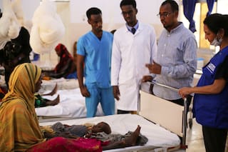 Miles huyen de la sequía prolongada en Somalia mientras el hambre se agrava y la ayuda se reduce