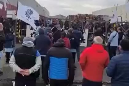 Trabajadores de la UOM tomaron la fábrica Aires del Sur en Río Grande, Tierra del Fuego