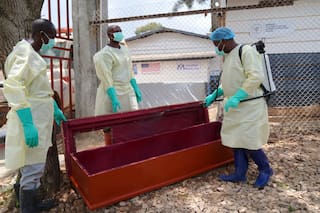 Los equipos funerarios del ébola en Congo enfrentan ira, fatiga y miedo al contagio