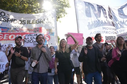 Trabajadores junto a diputados de izquierda reclaman por la reforma laboral en el centro porteño