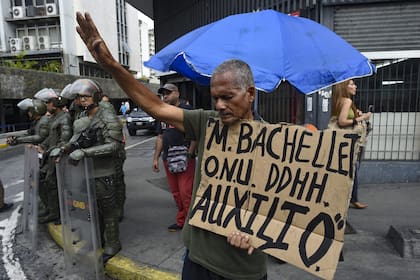 Trabajadores petroleros en huelga de hambre en Caracas reclaman por la visita de Bachelet
