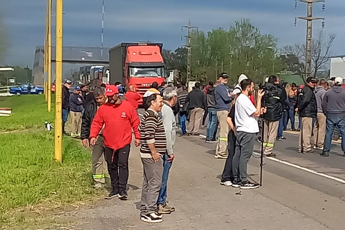 Trabajadores volvieron a manifestarse frente a la planta de Vassalli