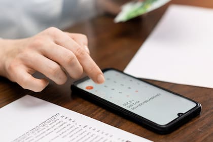Trabajadores y empleadores pueden realizar consultas mediante la línea gratuita 866-487-9243