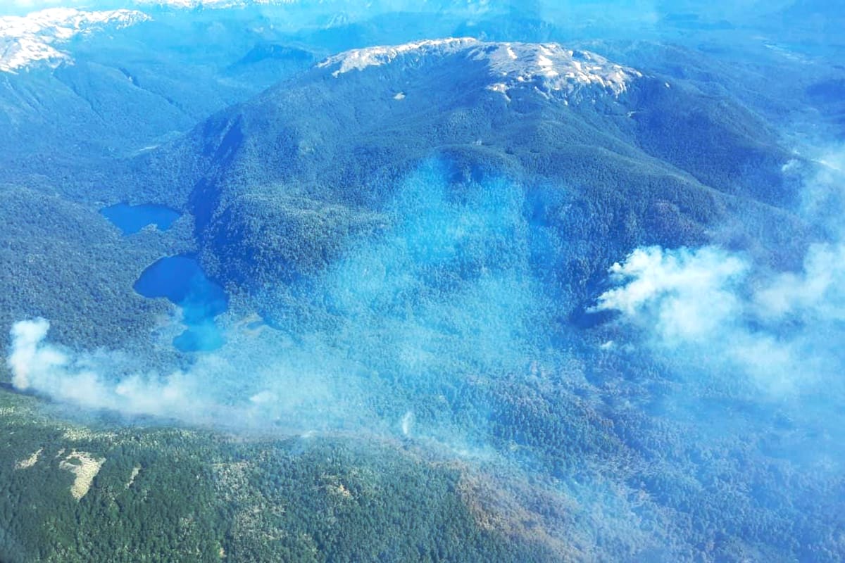 Trabajan 177 brigadistas en el incendio del Parque Nacional Nahuel Huapi