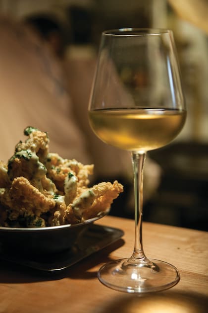 Trabajan con vinos de baja intervención y platitos craneados por los dueños de Anafe, el restaurante que acaba de recibir la distinción “One to Watch” en los Latin America’s 50 Best Restaurants.