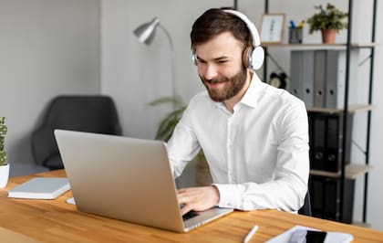 Trabajar de forma remota le ofrece a los empleados tener más flexibilidad para encontrar un equilibrio entre la vida personal y la laboral
