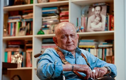 “Trabajar en estas condiciones es parte de mi terapia. Si no puedo trabajar, me enfermo; no puedo evitarlo”, dijo el periodista durate una entrevista con LA NACION el julio pasado