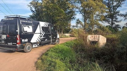 Trabajos de Criminalística en el lugar donde fue hallado el cuerpo de Marcela Maydana, víctima de femicidio en Santa Fe