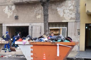 Acumuladores: el suplicio de vivir junto a “la casa del horror”