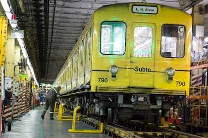 Trabajos en el subte para retirar el asbesto