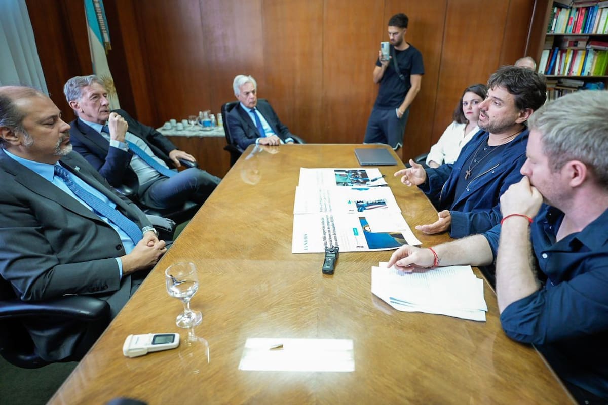 Tráfico de influencias, negocios incompatibles con la función pública y estafa, los tres delitos que deben investigarse, según el dirigente social