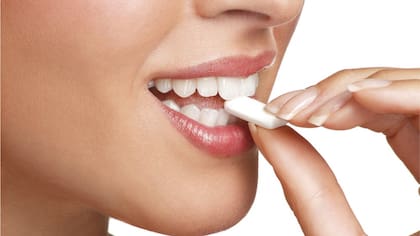 Tragarse por equivocación un chicle no implica problemas graves para la salud