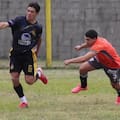 Un futbolista de 18 años falleció tras chocar en moto contra un auto