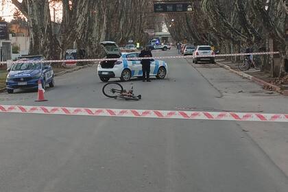 Tragedia en Córdoba: circulaba en su bicicleta cuando una camioneta conducida por un adolescente lo atropelló y mató.