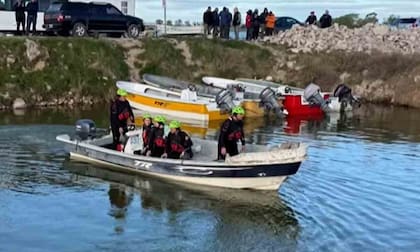 Tragedia en Guaminí: se dio vuelta una lancha y murieron tres pescadores y un guía.