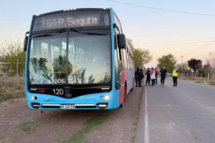 Tragedia en Mendoza: dos hermanas de 7 y 10 años murieron atropelladas tras descender de un colectivo cuando regresaban de la escuela.