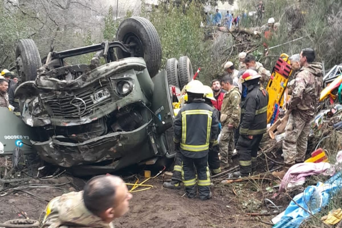 Trágica caída de un camión del Ejército en San Martín de los Andes