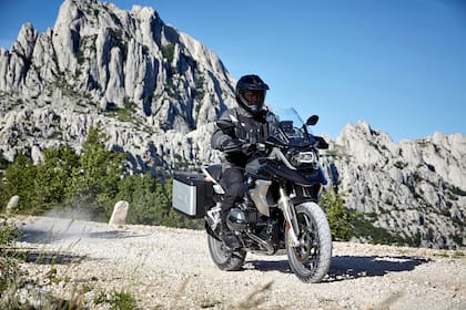 Trails. Las motos de este tipo son las mejores para viajes largos por su capacidad para circular tanto en asfalto como en ripio o tierra