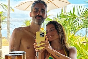 Trajes de baño osados, tragos y pura playa: las vacaciones de Joaquín Álvarez y Tefi Russo en Brasil
