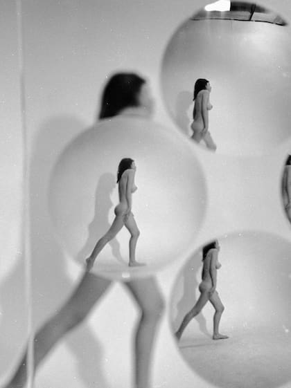 Transacrílicos, ensayo de Rogelio Polesello fotografiado por Lucrecia Plat (1967)