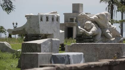 Transcurrió más de un año y medio desde que la estatua de Cristóbal Colón cruzara parte del bajo porteño para llegar a su nuevo hogar en Costanera Norte