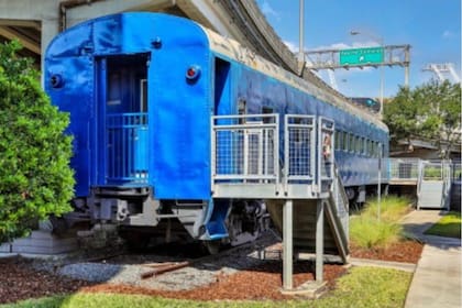 Transformaron un viejo vagón de tren en una casa con todas las comodidades