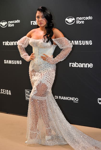 Transparencias y hombros descubiertos para Sofía Gonet, "La Reini", que ganó en la categoría Beauty