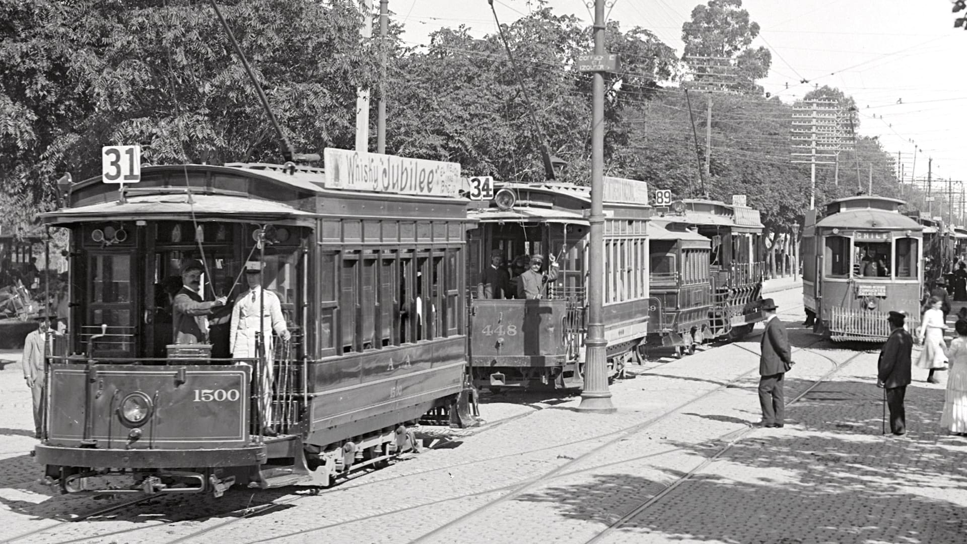 Tranvías en la Av. Santa Fe, entre 1915 y 1920.