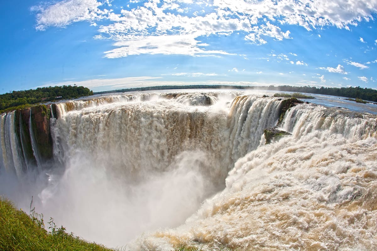 Tras 120 días cerrado por la pandemia de coronavirus, el Parque Nacional, donde se encuentran las cataratas, abriría solo para los habitantes de Puerto Iguazú; si la prueba funciona bien, más adelante podrían ingresar todos los misioneros
