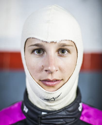 Julia debutó en las pistas en 2011, a los 19 años. Desde entonces compitió en Clase 2, TC Pistas Mouras y TC 2000.