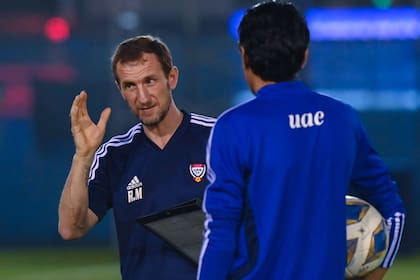 Tras alejarse de Boca en 2016, Arruabarrena dirigió en Emiratos Árabes Unidos, Qatar, Egipto y Arabia Saudita