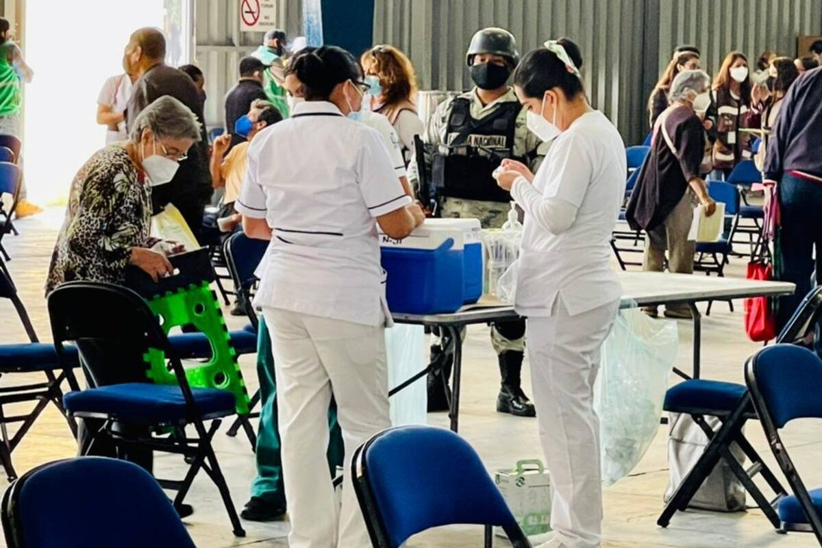 Tras aplicarse la inyección contra el COVID19, una abuela entregó una nota de papel en la que denunciaba ser víctima de violencia doméstica y "humillaciones"