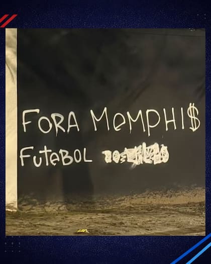 Tras caer ante Estudiantes, aparecieron pintadas en Corinthians pidiendo la salida del neerlandés y cuestionando su millonario contrato
