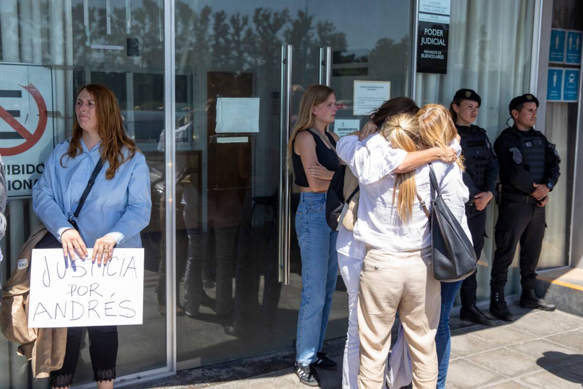 Tras conocer el veredicto, los familiares de Blaquier se fundieron en un abrazo