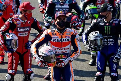 Tras cuatro meses de parálisis por la pandemia, se reinició el fin de semana pasado el Mundial de motociclismo de velocidad, que este sábado tendrá la prueba de clasificación para el Gran Premio de Andalucía; Marc Márquez participará pese a haberse fracturado un brazo el último domingo.