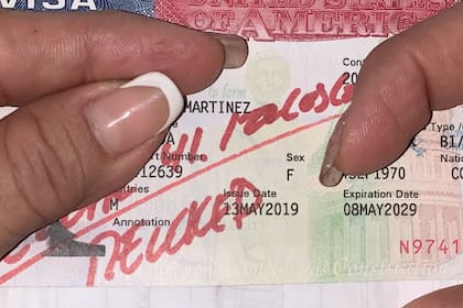 Tras descubrirla, le tacharon la visa de turista